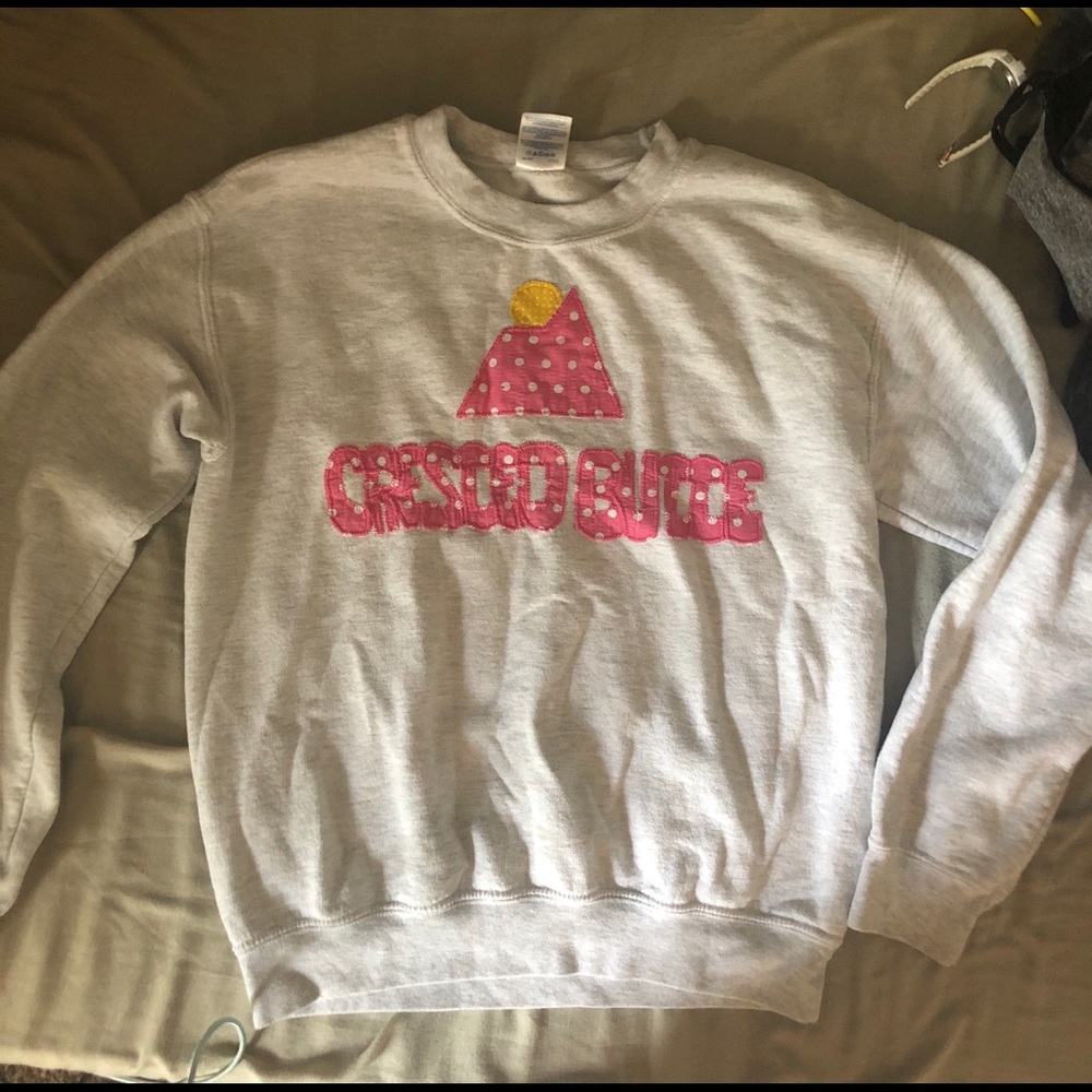 Grey crew neck sweatshirt